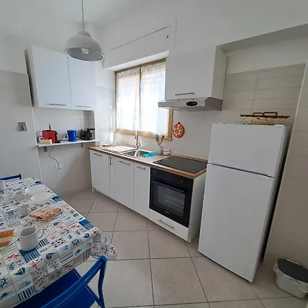 Apartment Torre Spaccata For 6 With Parking Rome