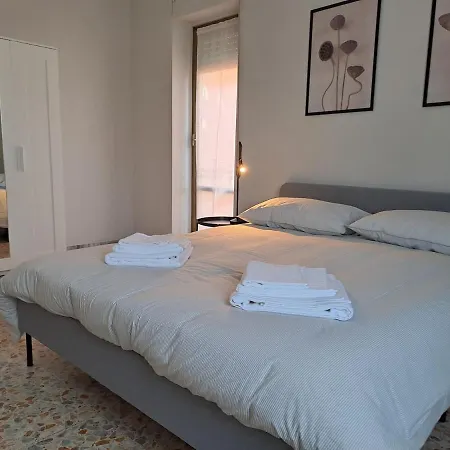 Apartment Torre Spaccata For 6 With Parking Rome